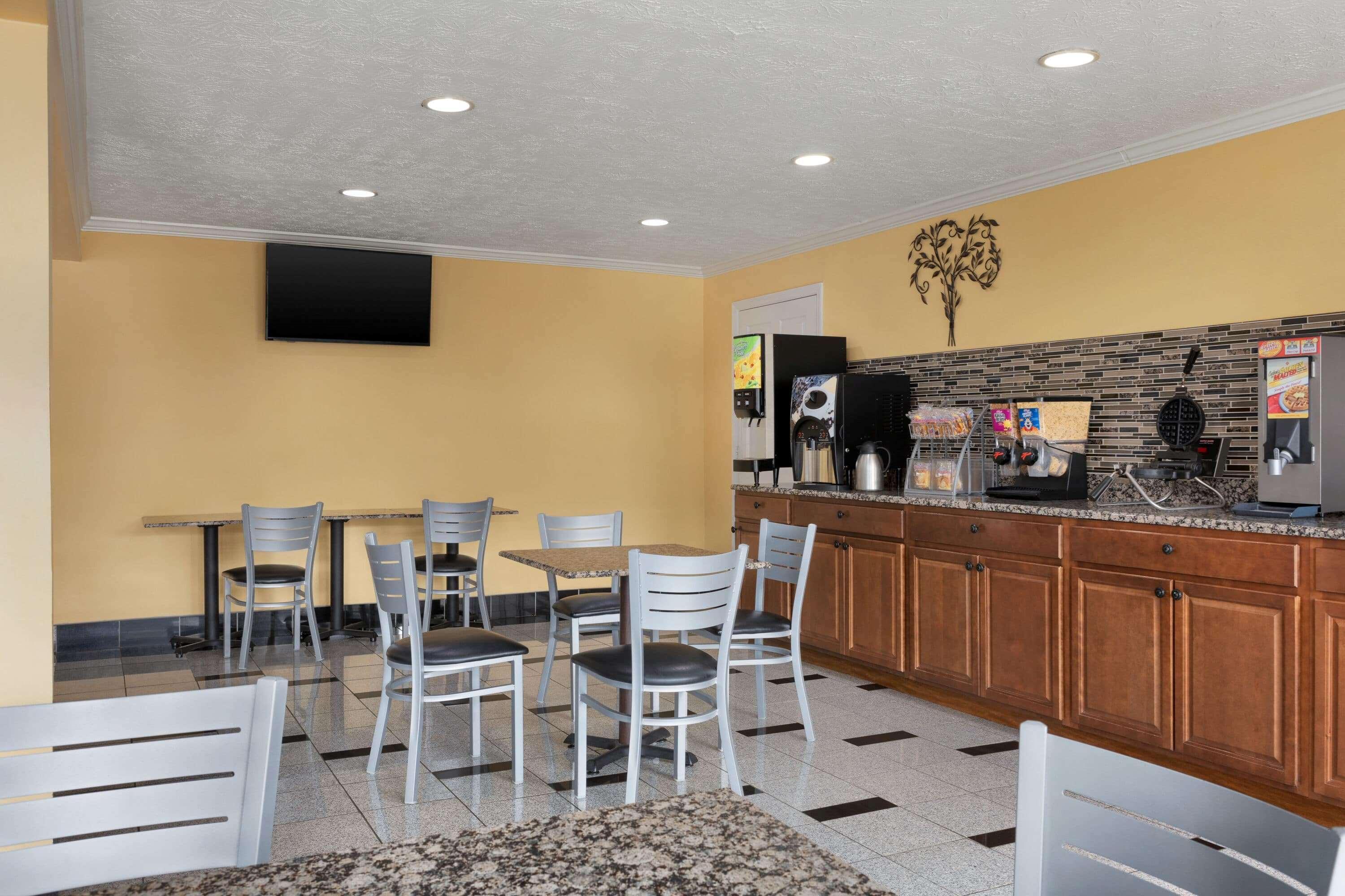 Super 8 By Wyndham Whites Creek/ Nw Area Hotel 2*