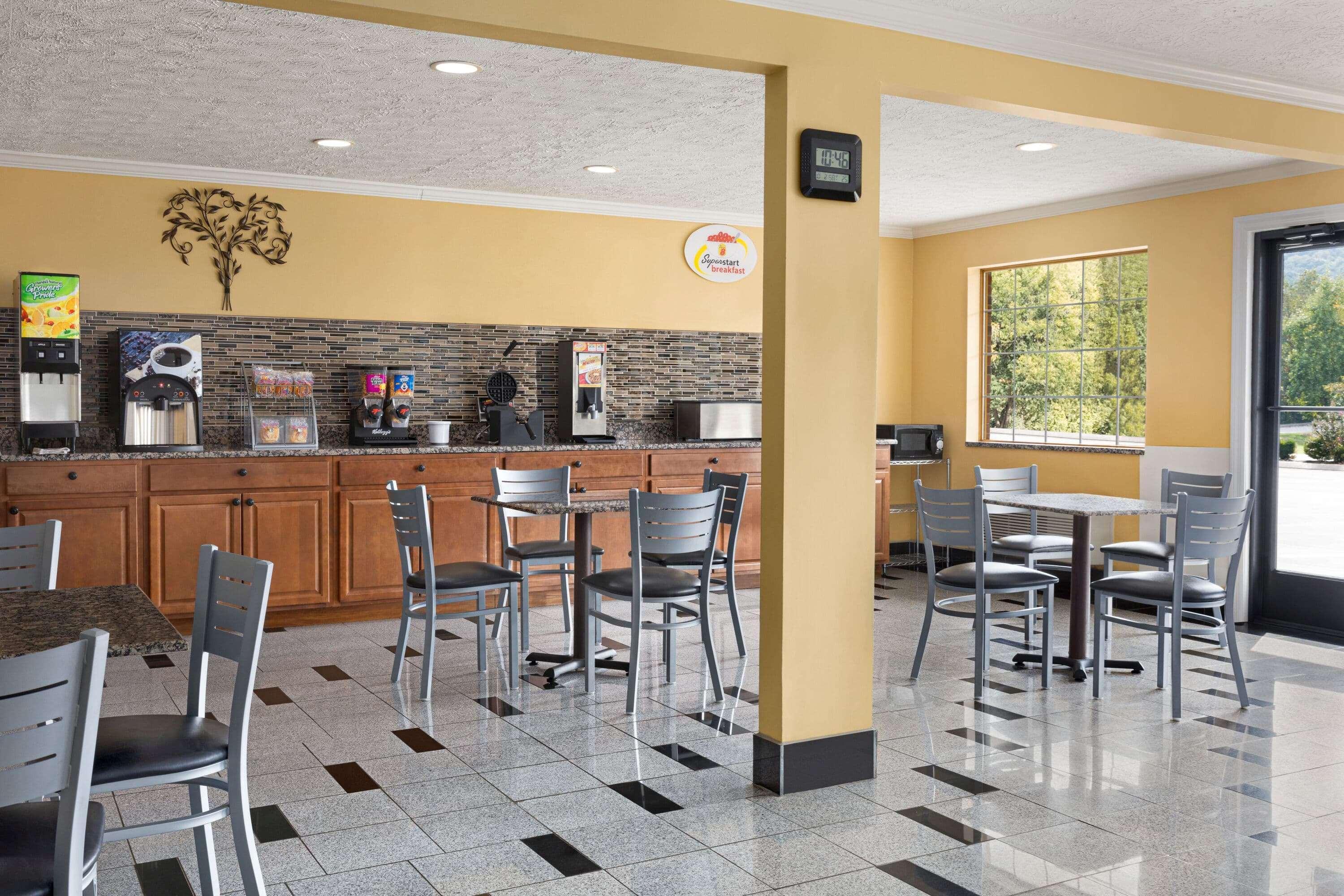 Super 8 By Wyndham Whites Creek/ Nw Area Hotel 2*