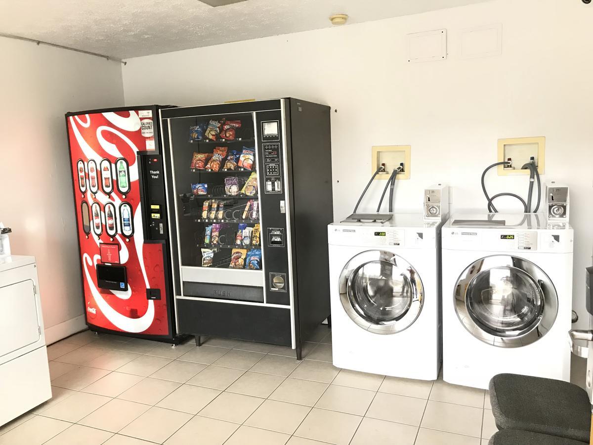 Super 8 By Wyndham Whites Creek/ Nw Area Hotel 2*